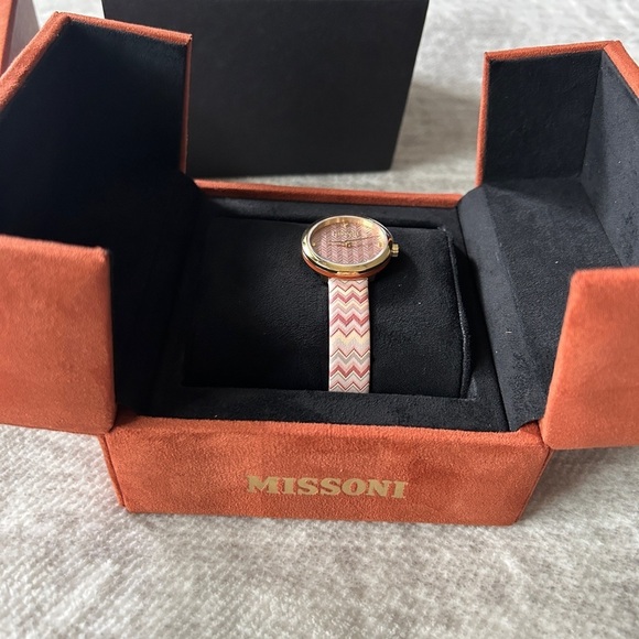 Missoni M1-29 Zig-zag Stainless Steel Watch, pink multicolored leather strap NWT - Picture 12 of 12
